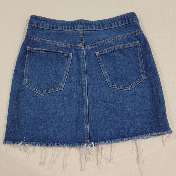 Forever 21 Denim Button-Front Skirt Size Medium Cut Of Jeans Frayed Hem Fringe - Picture 6 of 7
